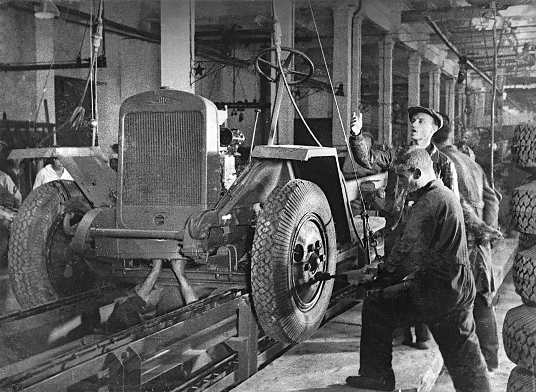 Soviet truck assembly during WWII