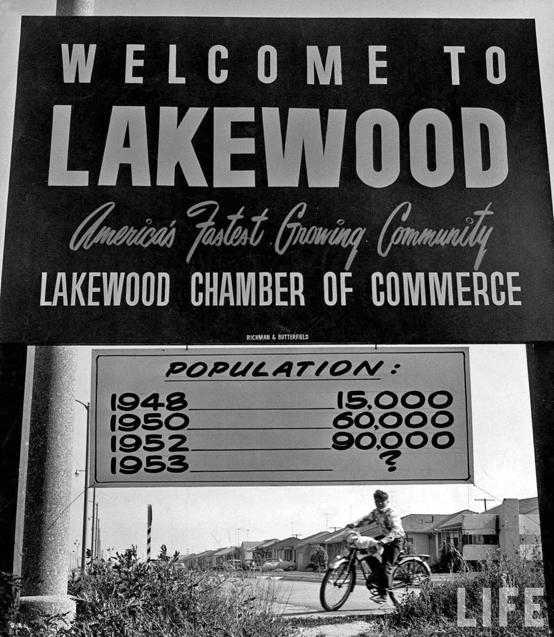 Lakewook CA sign